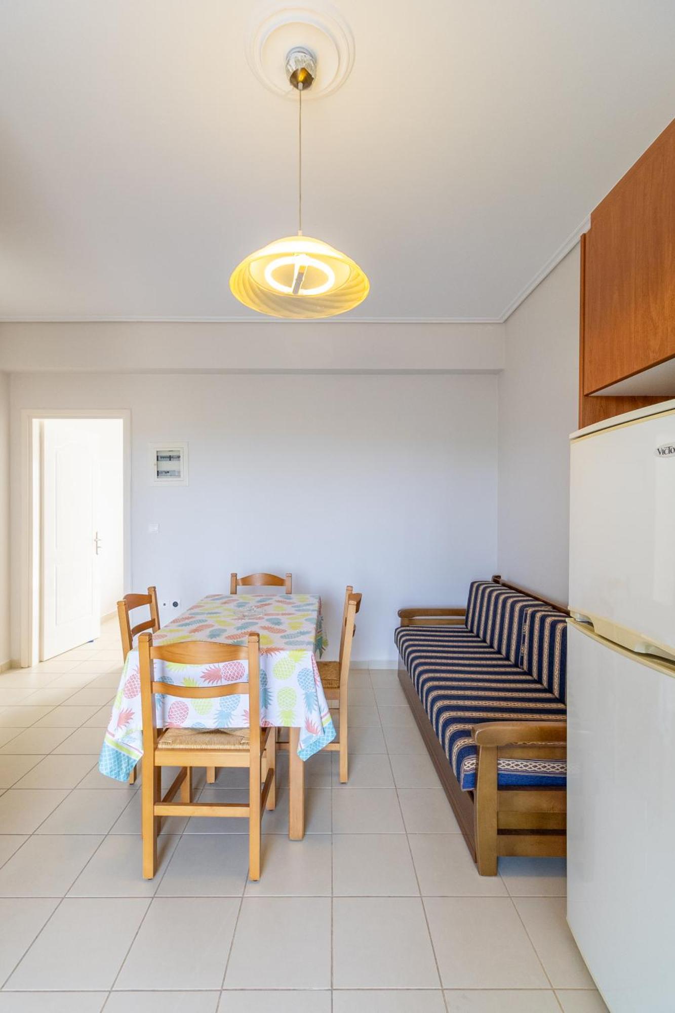 Apartments Thekla Karavádhos エクステリア 写真
