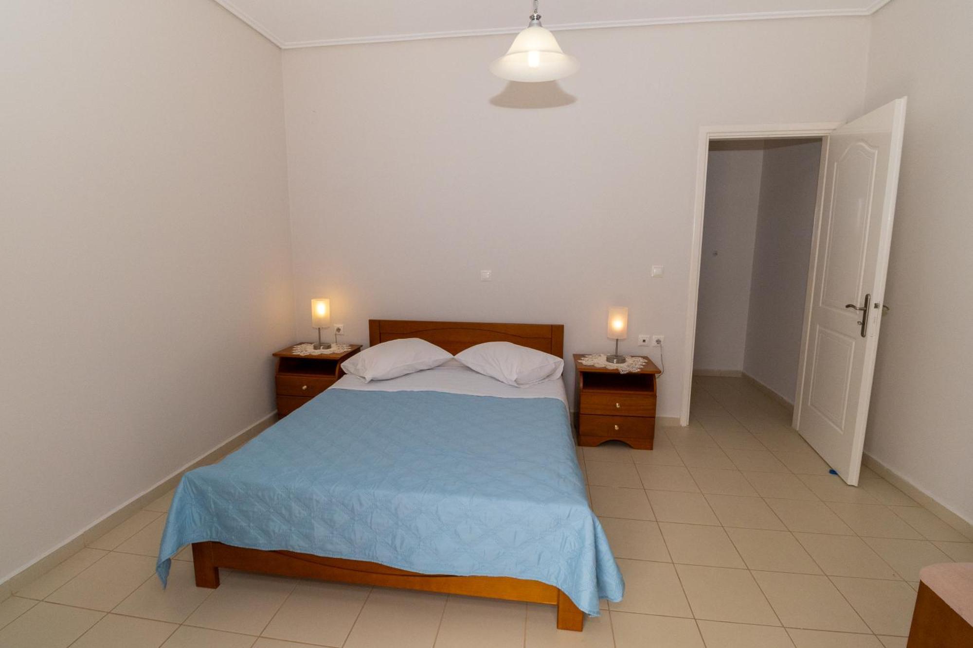 Apartments Thekla Karavádhos エクステリア 写真