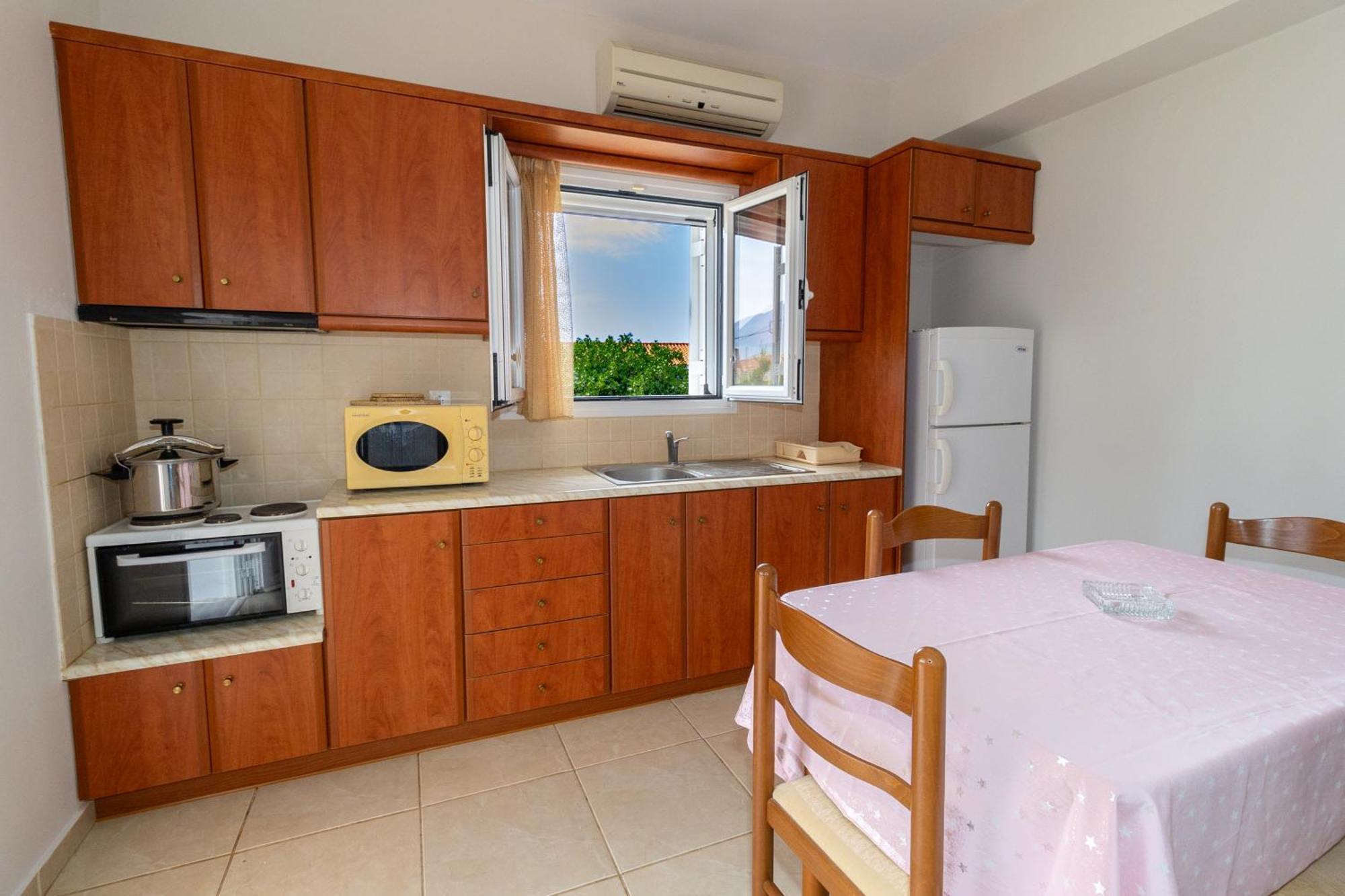 Apartments Thekla Karavádhos エクステリア 写真