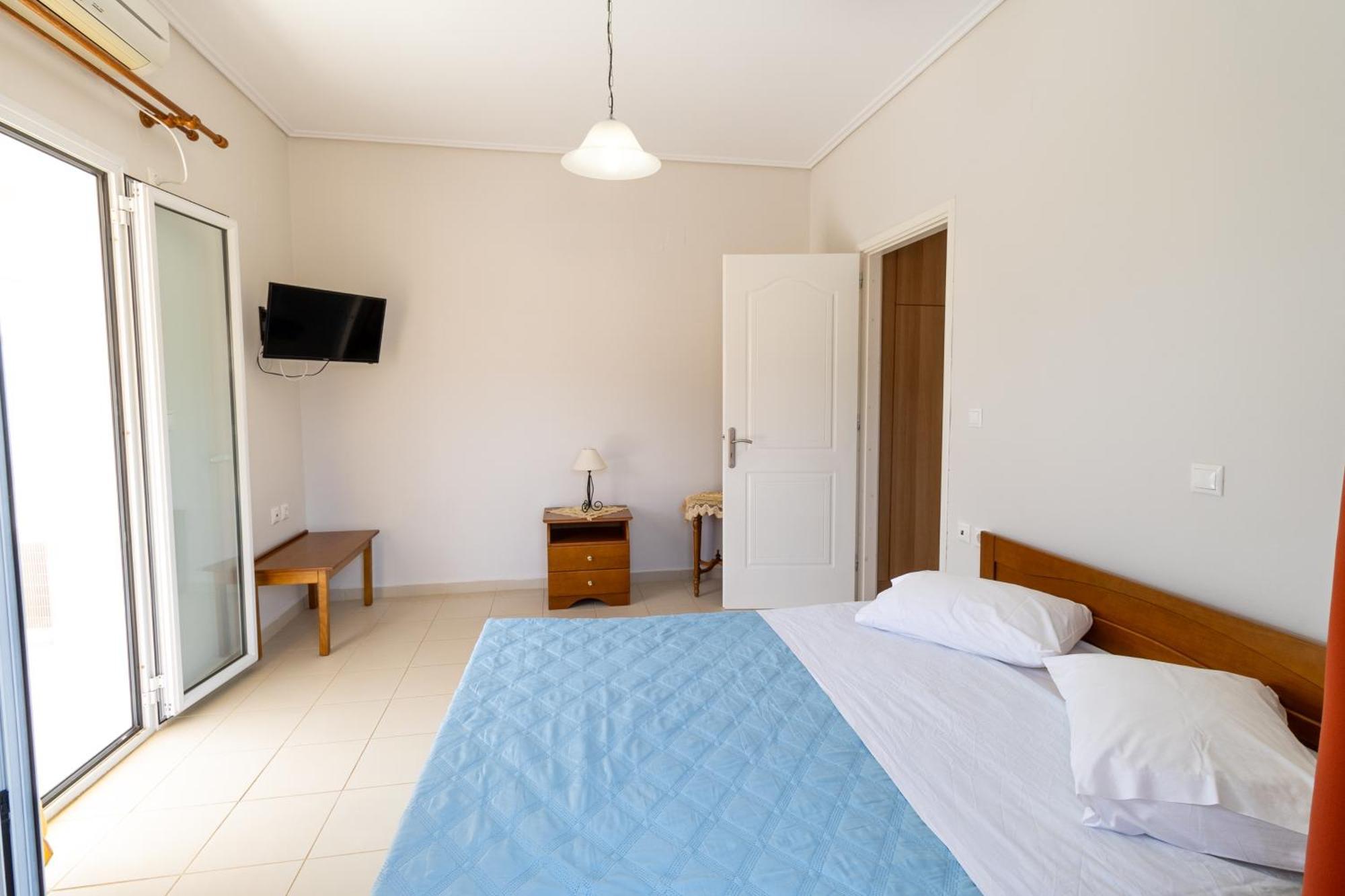 Apartments Thekla Karavádhos エクステリア 写真