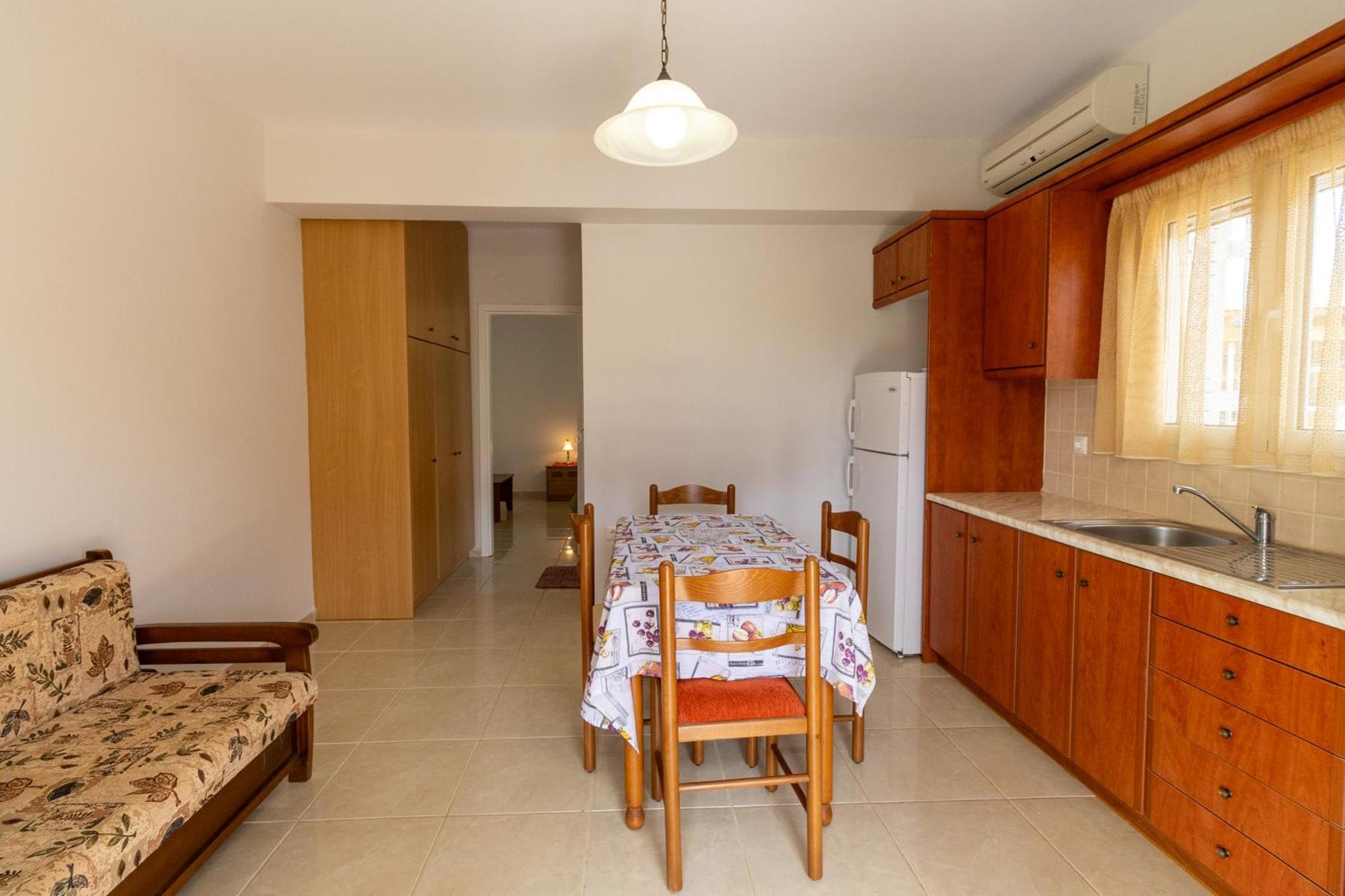 Apartments Thekla Karavádhos エクステリア 写真