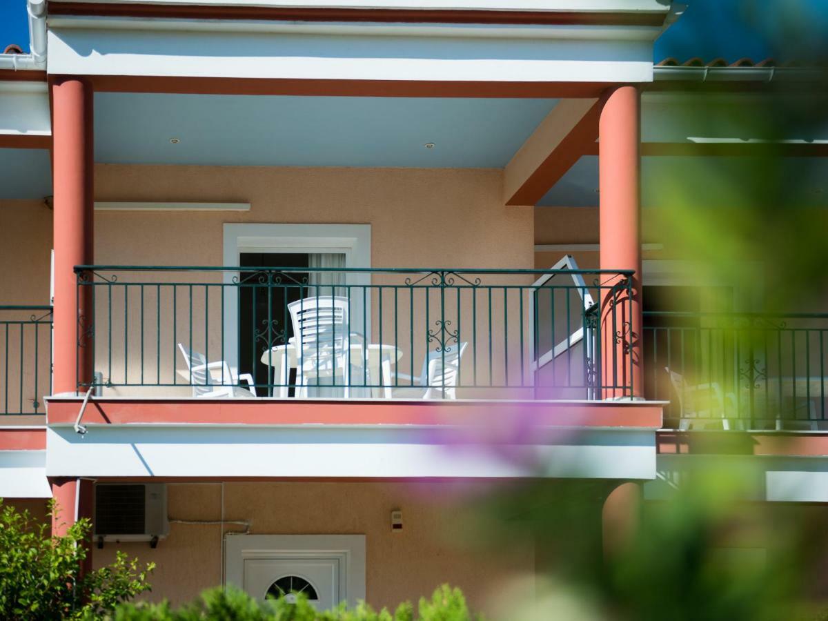 Apartments Thekla Karavádhos エクステリア 写真